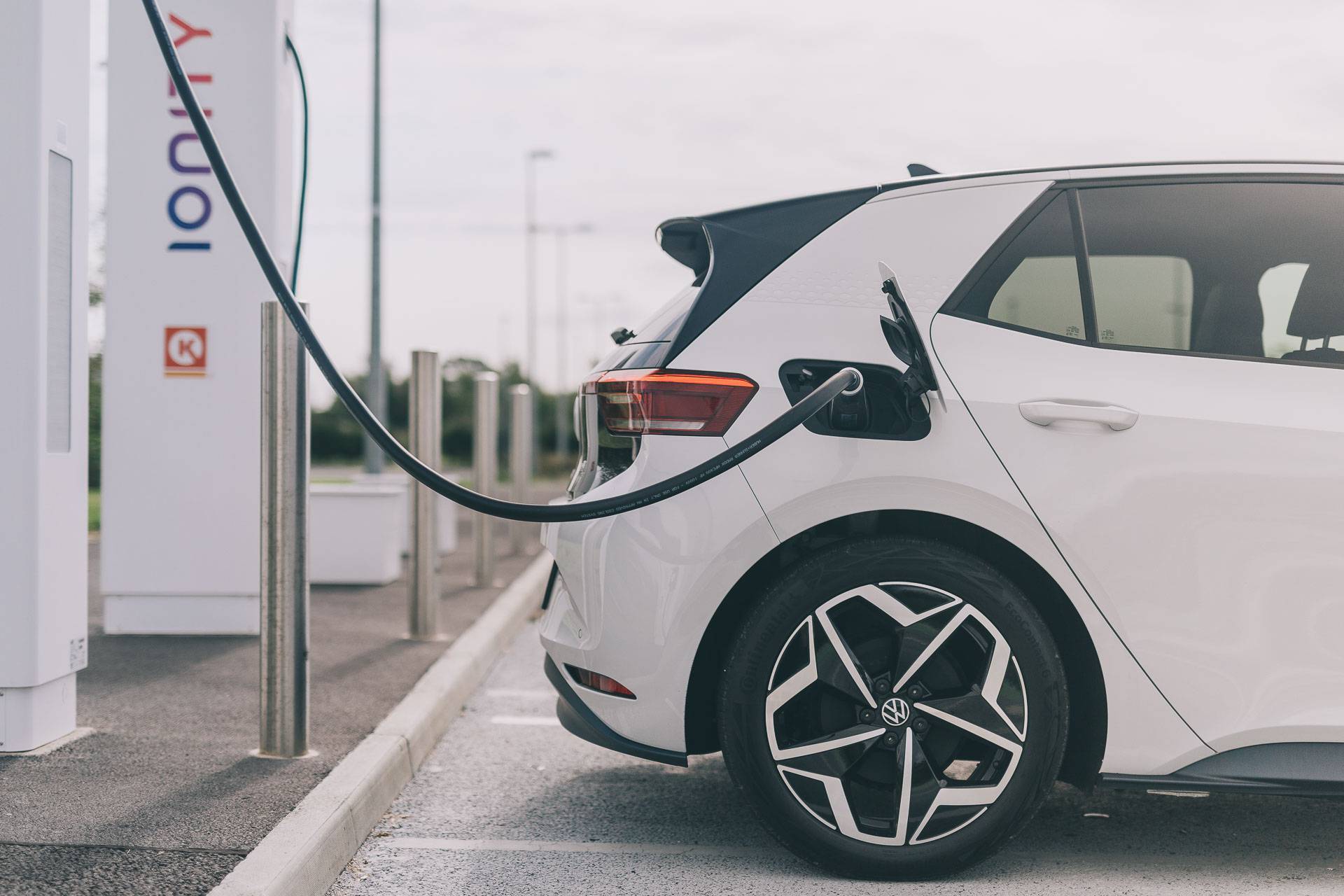61,000 new cars registered in 2021 'encouraging' for motor sector recovery