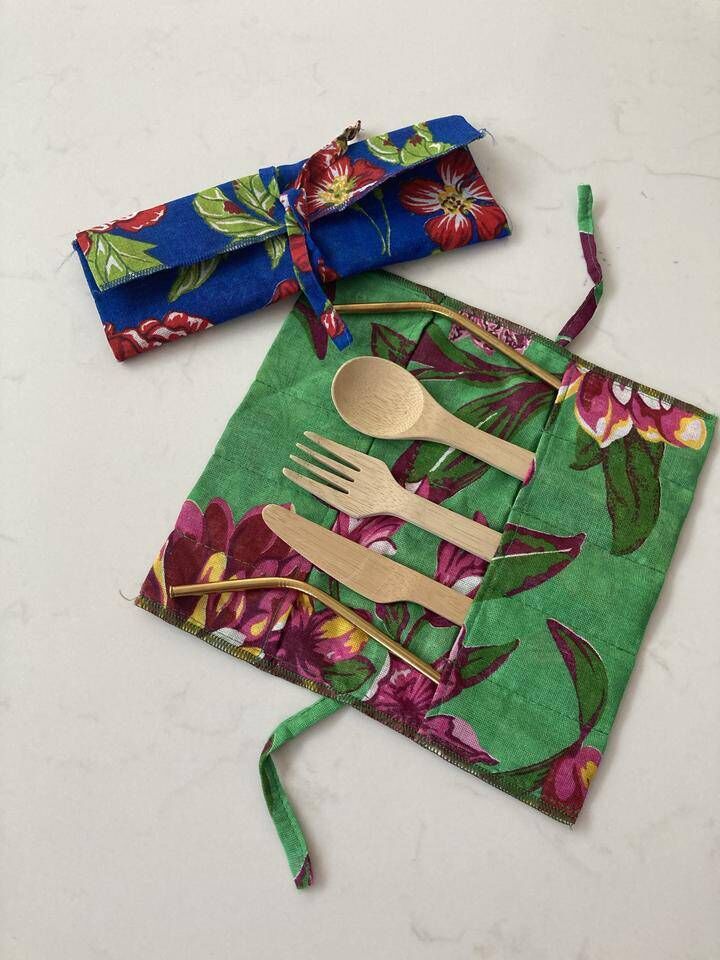 The holders come in green or blue and are hand-designed at Reuzi. The holders come in green or blue and are hand-designed at Reuzi.