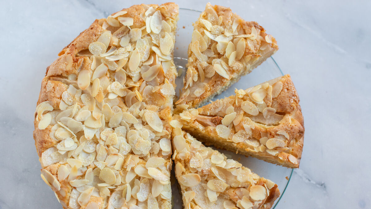 Almond layer cake
