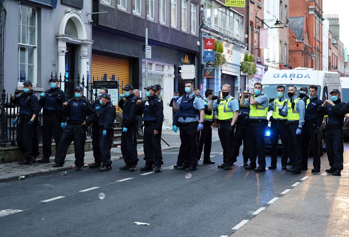 Missiles were thrown at Gardaí as officers from the Public Order Unit dispersed crowds from a number of locations in the south of the city. Picture: Sam Boal / RollingNews.ie