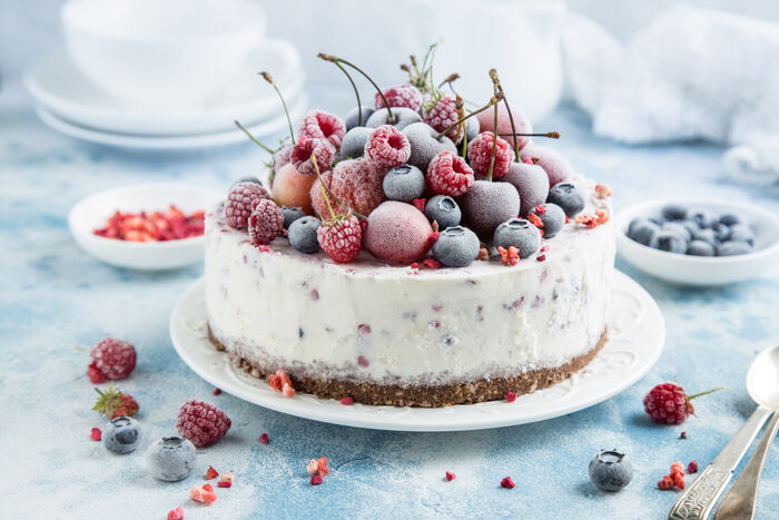 Frozen berry yoghurt cake
