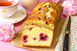 Sugar-free banana and raspberry loaf
