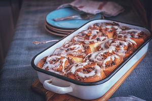 Pistachio and pecan nut buns