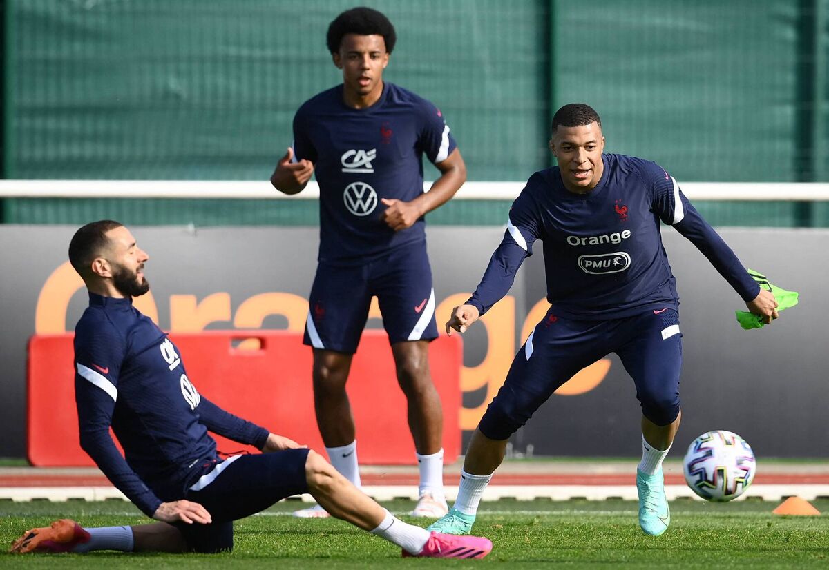 France's forward Kylian Mbappe (R) fights for the ball with France's forward Karim Benzema next to France's defender Jules Kounde (C) during a training session in Clairefontaine-en-Yvelines. Picture: Getty Images