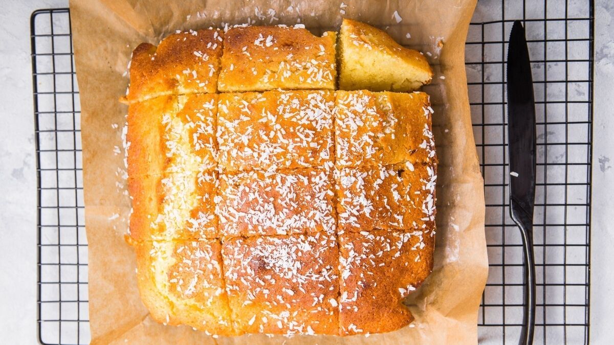 Coconut and raspberry tray bake