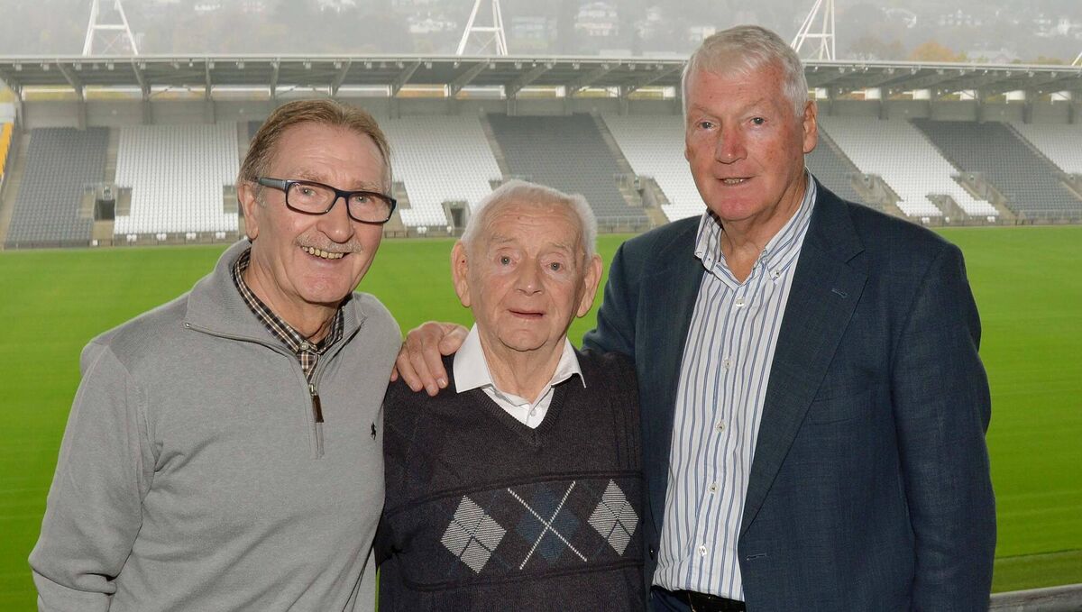 Tommy Lynch, who was head groundsman at Páirc Uí Chaoimh and Páirc Uí Rinn from 1988 to 2019, pictured with former players Gerald McCarthy and Billy Morgan at Páirc Uí Chaoimh where a 90th birthday celebration was hosted for Tommy by Cork County GAA Board. Picture Denis Minihane.
