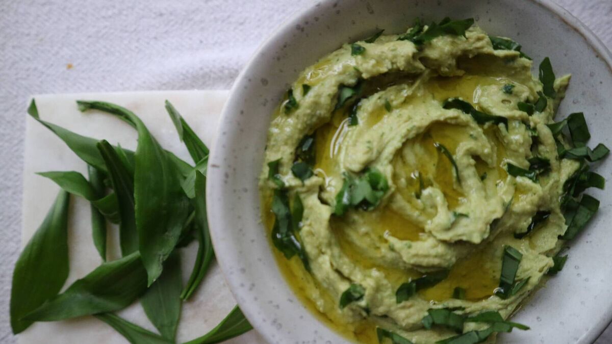 Wild garlic hummus