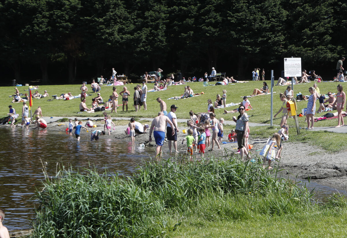 Enjoying the bank holiday sunshine at Twomilegate, Killaloe. Picture: Liam Burke/Press 22