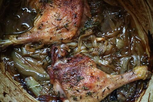 Duck legs with onion and thyme