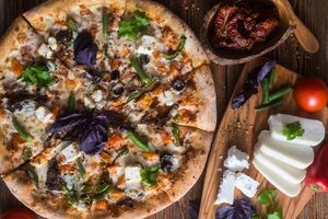 Cashel Blue, caramelised onion and thyme pizza