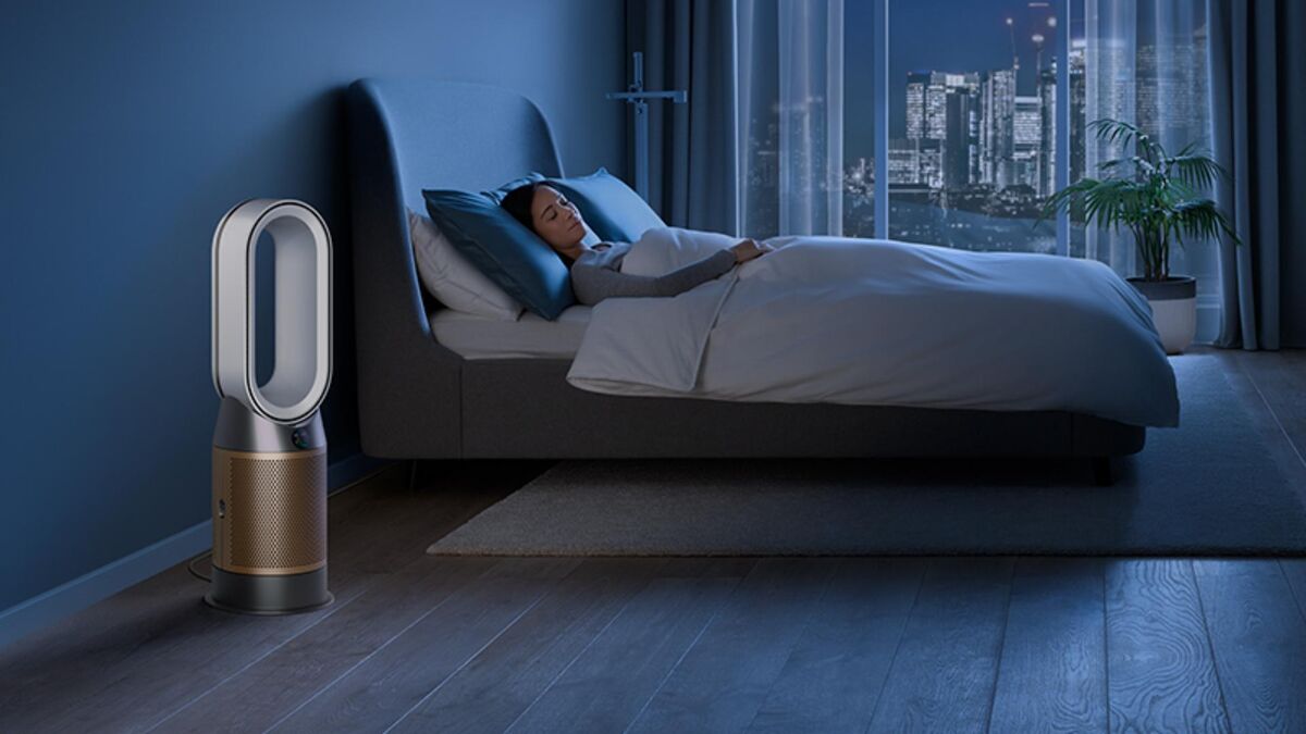 Dyson Hot + Cold formaldehyde air purifier in night mode.