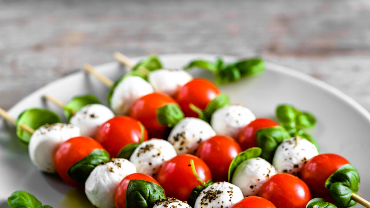 Cherry tomato lollipops