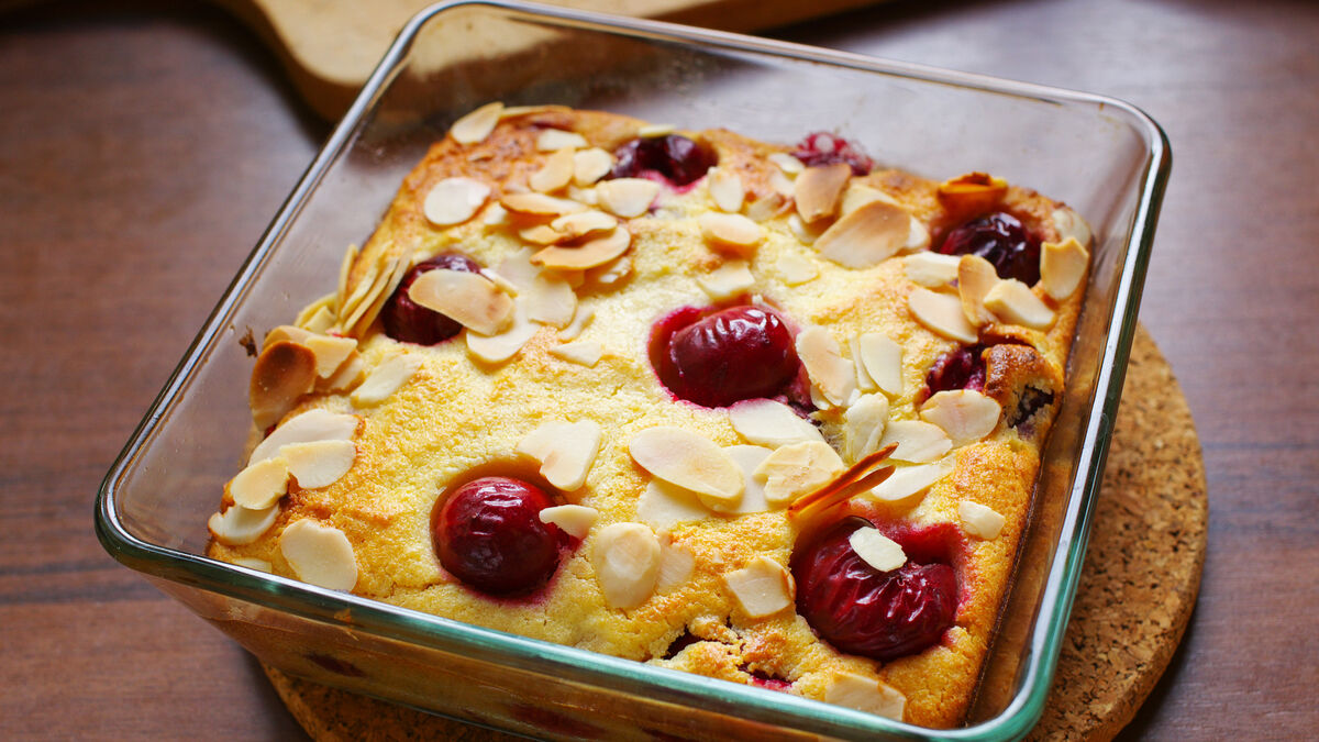 Cherry & almond cake