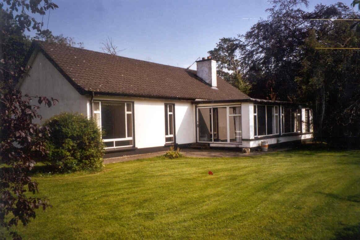Beyond the mid 20th century there was less classical and traditional influence in Irish house design as house-building techniques developed. 