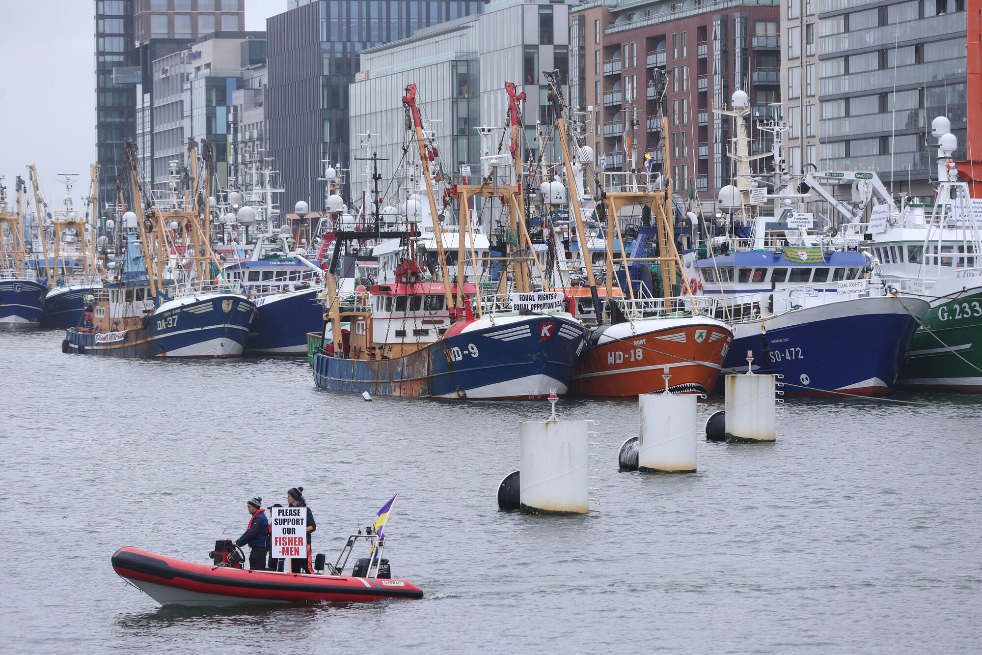 Minister vows to act amid calls for fishers to 'stand up for ourselves'