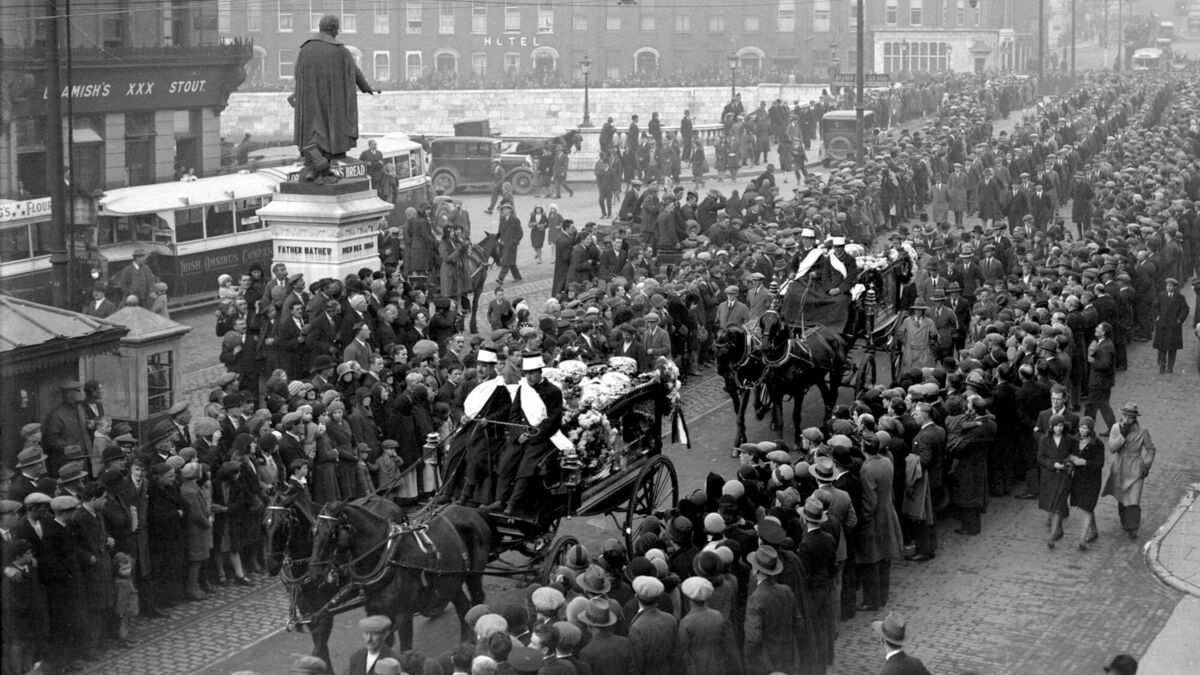 The funeral of famed piper Neilus Cronin passes Fr Mathew's statue in 1930. Picture: Irish Examiner Archive The funeral of famed piper Neilus Cronin passes Fr Mathew's statue in 1930. Picture: Irish Examiner Archive