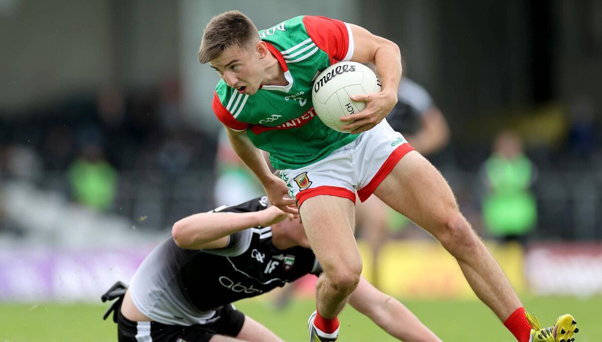 ELUSIVE: Enda Hession of Mayo evades the challenge of Sligo's Barry Gorman. Picture: James Crombie, Inpho