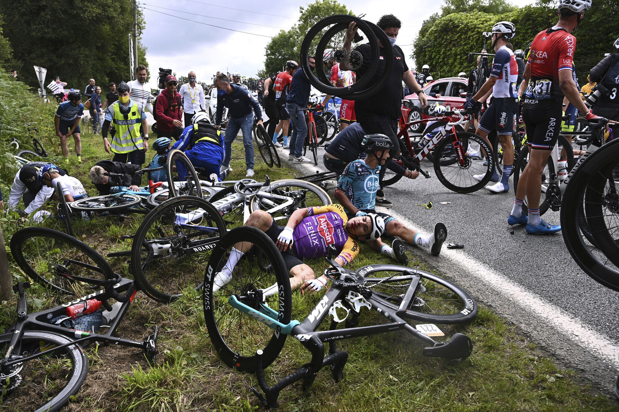 Tour de France organisers to sue spectator who caused crash