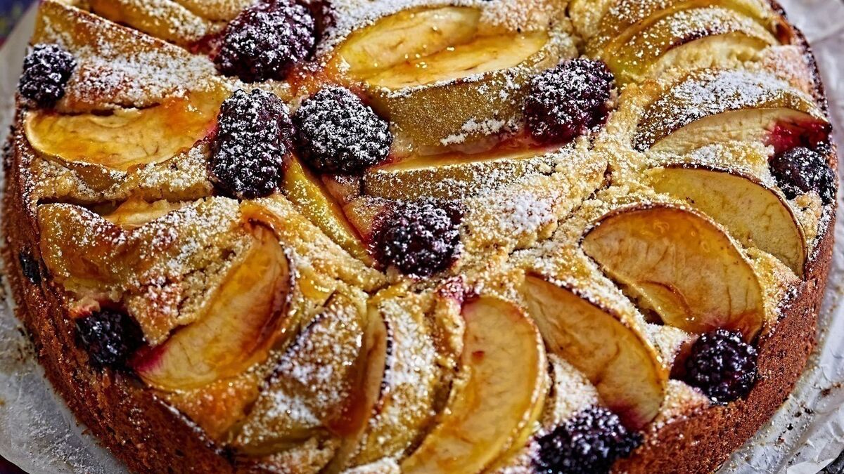 Blackberry and apple sponge