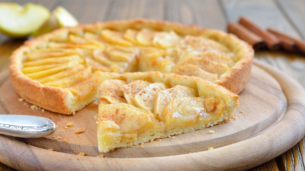 Apple and custard tart