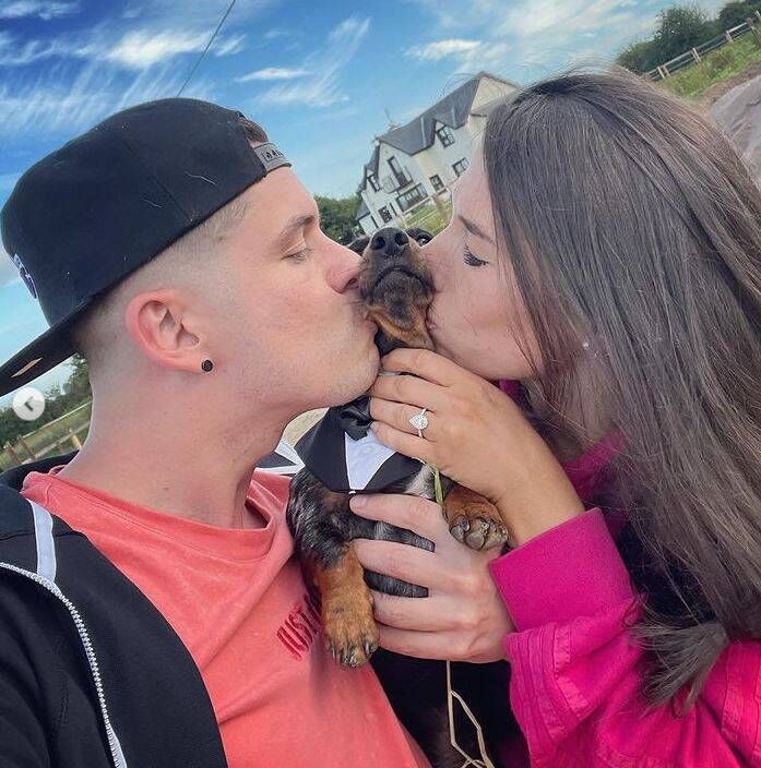 Nearly 140,000 people have liked the post since yesterday.