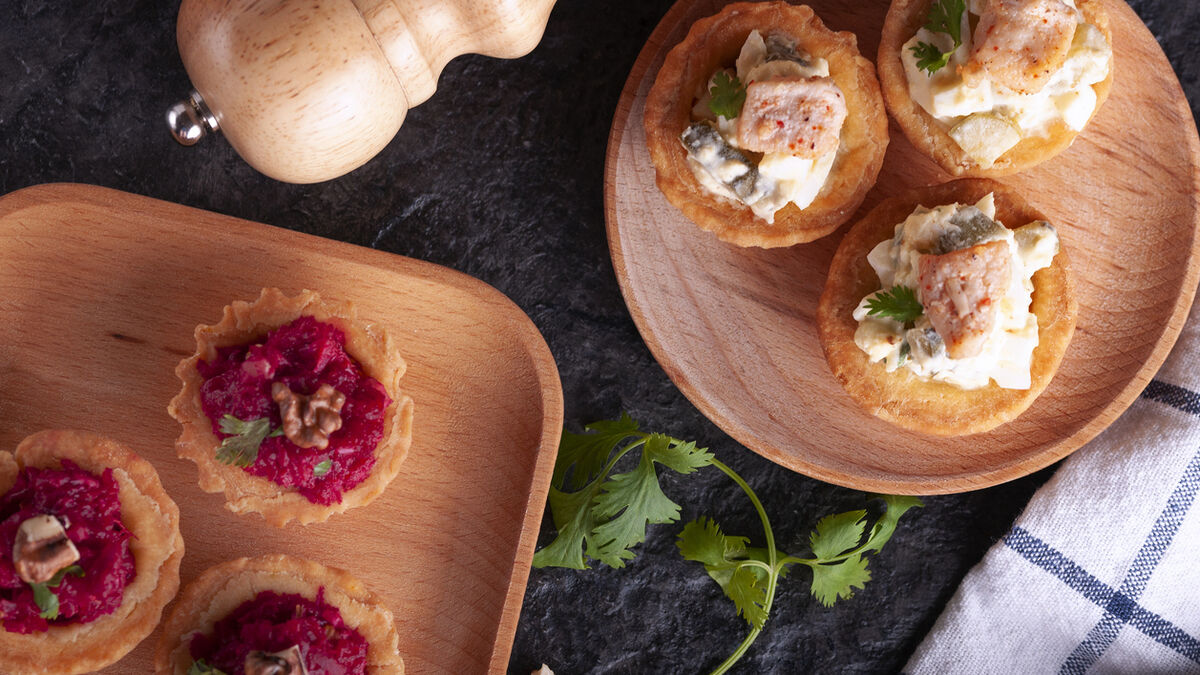 St Tola goat’s cheese tartlets with beetroot and balsamic jelly