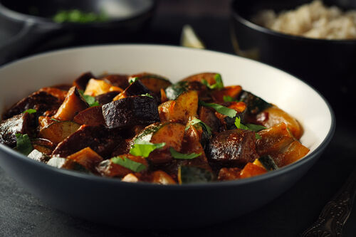 Aubergine curry with tomatoes, ginger and fennel seeds