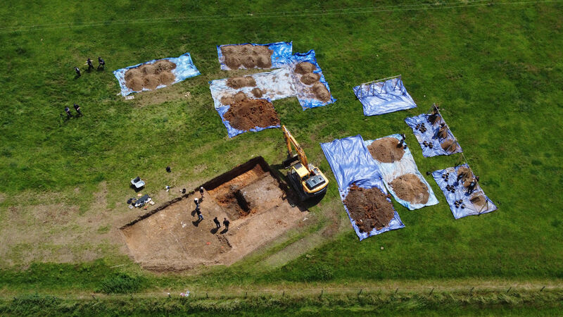 Site of WWII bomber crash being dug up in effort to bring US air crew home Site of WWII bomber crash being dug up in effort to bring US air crew home