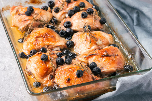 Chicken with lemon zest, black olives and honey