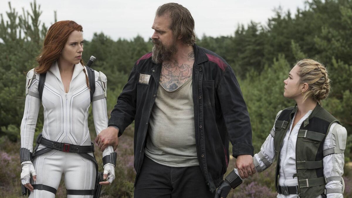 Scarlett Johansson, David Harbour and Florence Pugh in Black Widow.