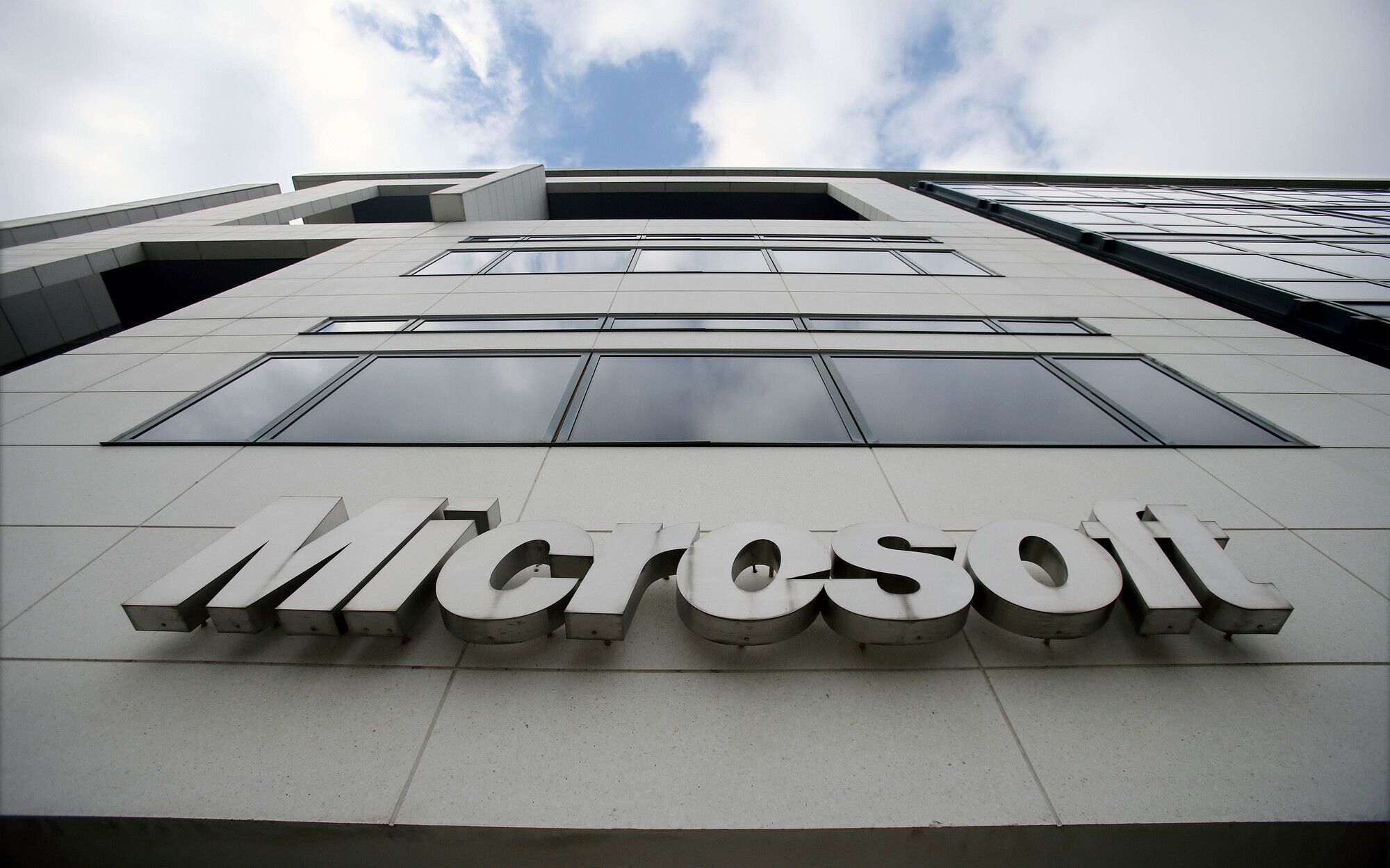 Pentagon cancels disputed cloud computing contract with Microsoft