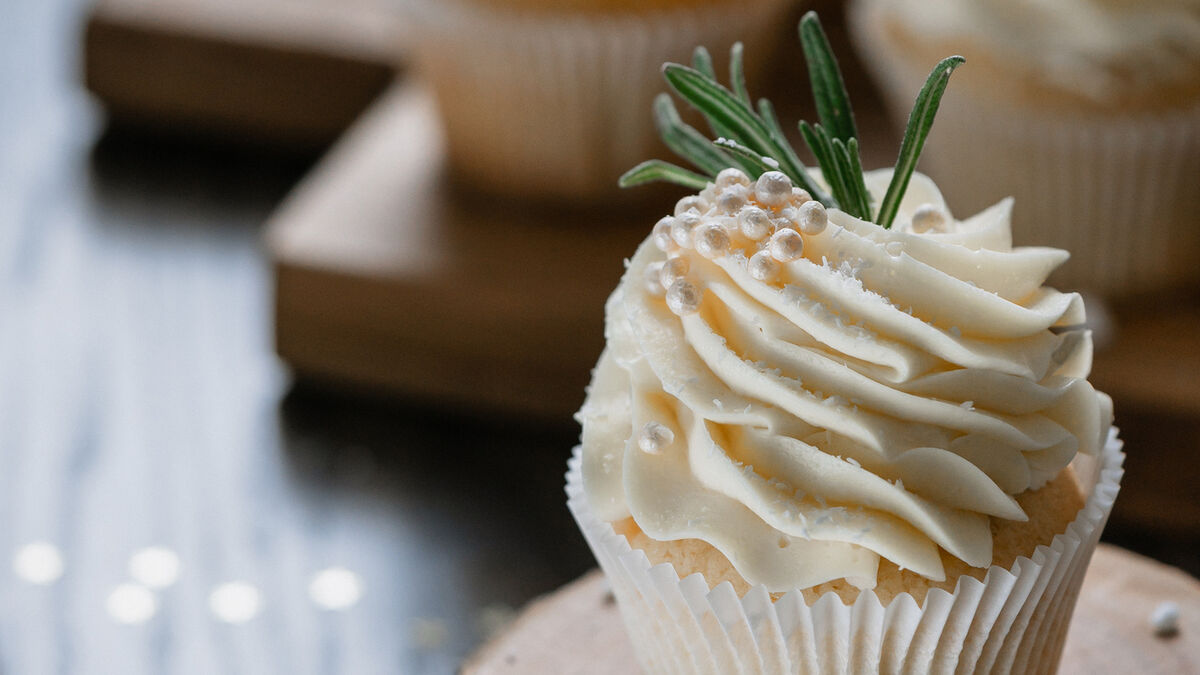 Honey and rosemary cakes