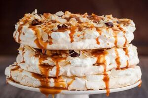 Pavlova with salted caramel sauce