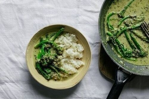 Green curry with tender stem broccoli
