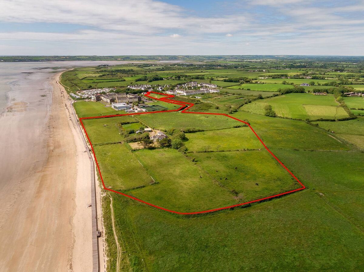 Redbarn property mix with Quality Hotel and self-catering houses in the background Redbarn property mix with Quality Hotel and self-catering houses in the background