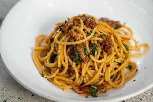 Spaghetti with bacon and chilli