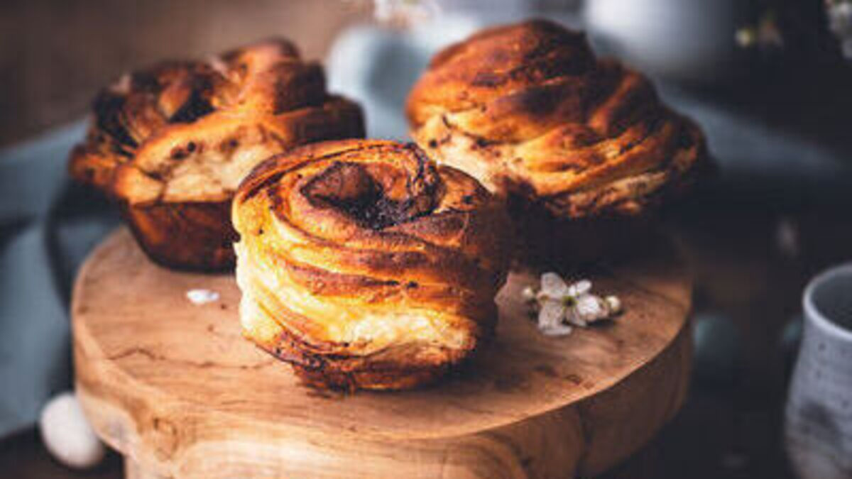 Cocoa swirl buns