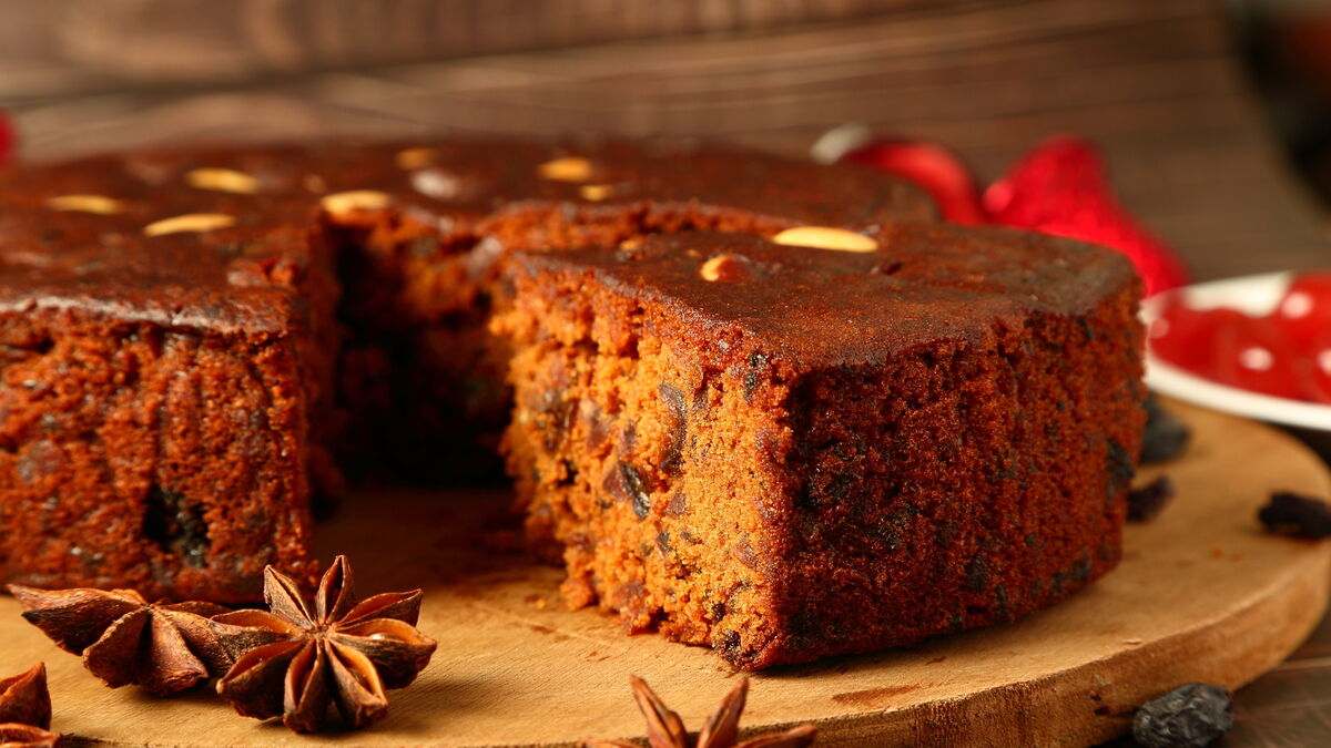 Treacle and spice cake
