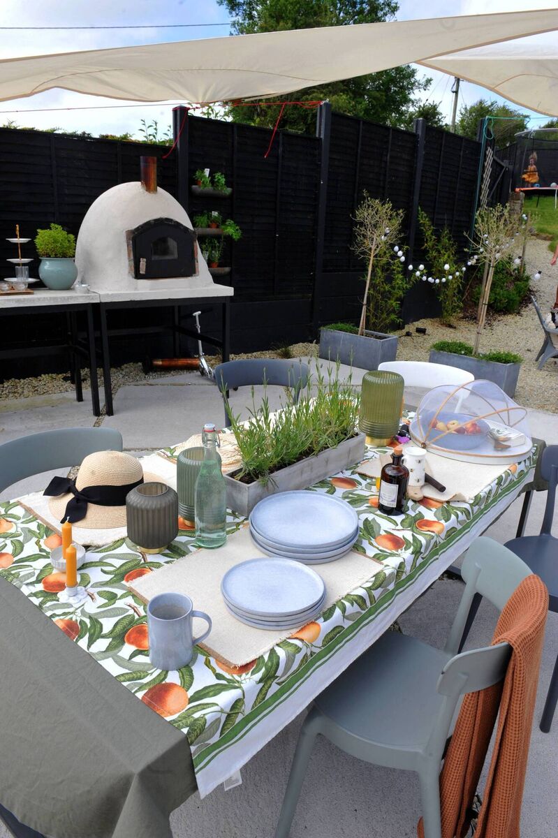 Dining al fresco at the Reids Riverstick home. Dining al fresco at the Reids Riverstick home.