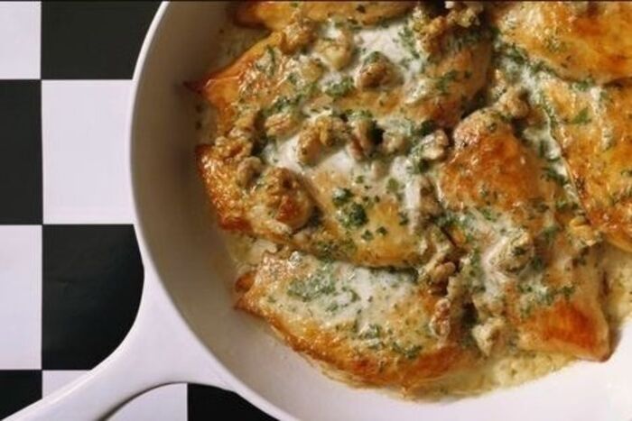 Baked chicken breast with tarragon cream sauce