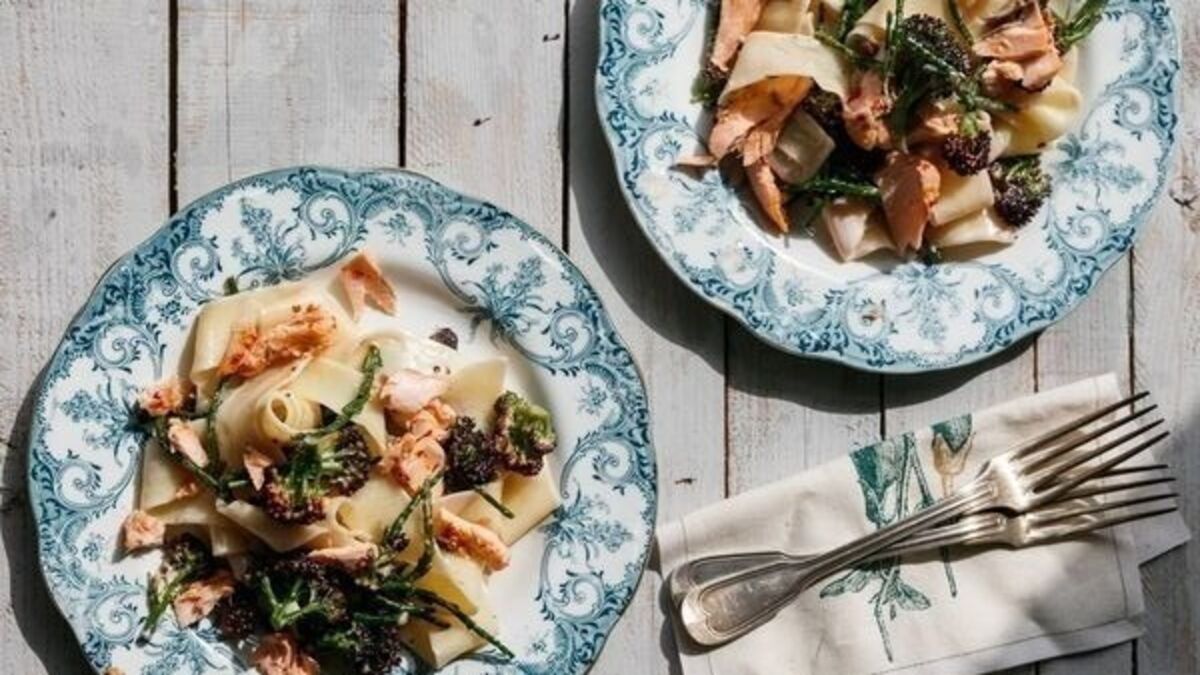Salmon, samphire and tenderstem broccoli pasta