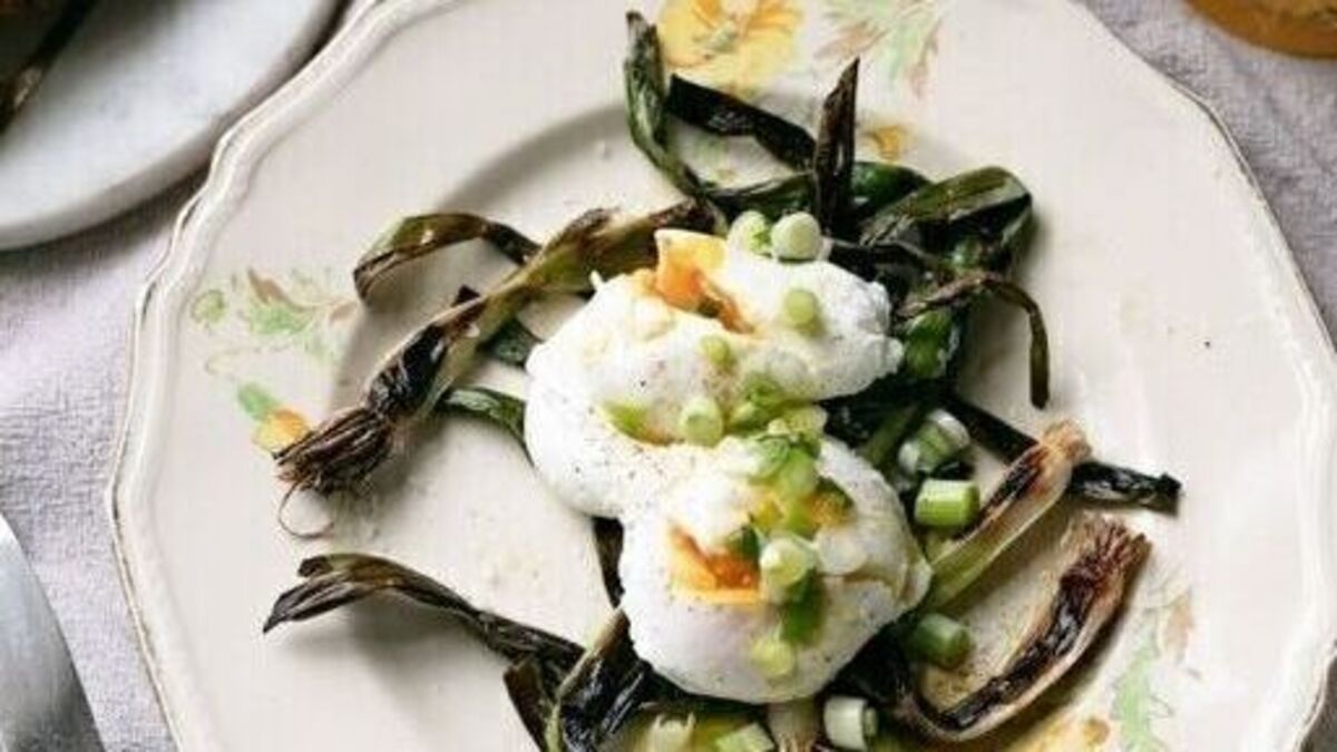 Poached eggs with charred spring onions and vinaigrette