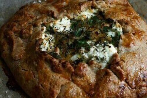 Rustic rye galette with leeks, fennel, goat's cheese and toasted pine nuts