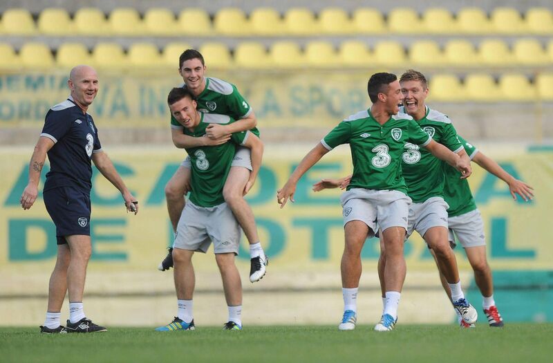 Manager Paul Doolin watches on as Matt Doherty, Eoin Wearen, Samir Carruthers, Jeff Hendrick, and John Egan take part in squad training at the Concordia Stadium, Chiajna, Bucharest.