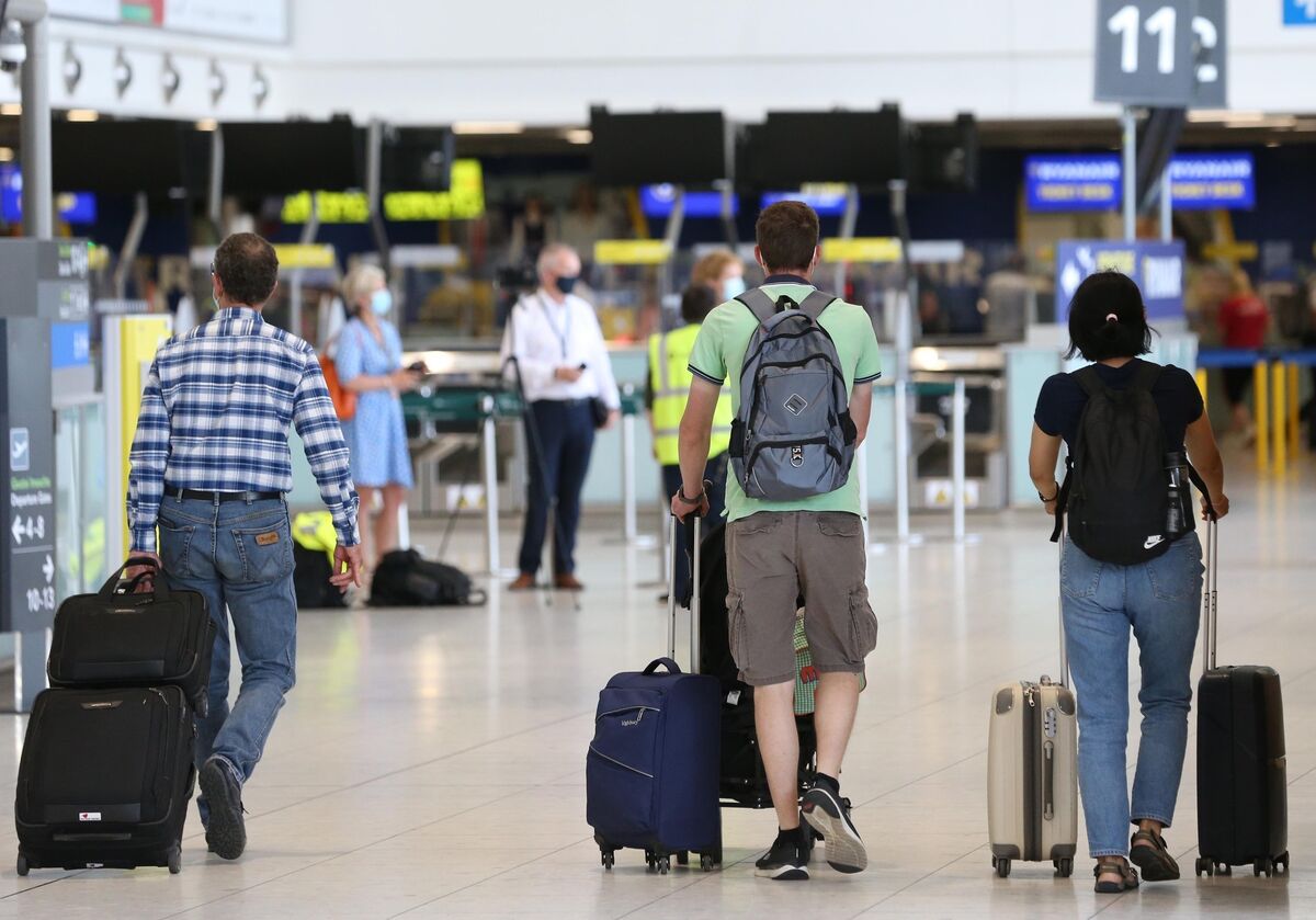  Passengers queue to check in at Dublin Airport on Monday. Picture: Sasko Lazarov/ RollingNews.ie