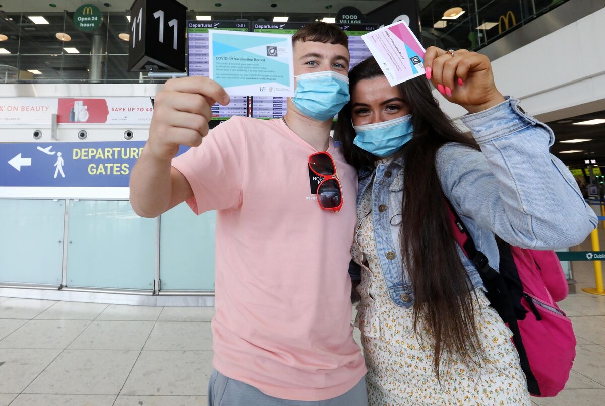 Dylan Gilhooly and Leah O'Driscoll using their Covid vaccine certs at Dublin Airport to travel to Lanzarote. Picture: Sasko Lazarov/ RollingNews.ie