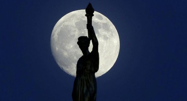 Look to the skies - supermoon and meteor shower tonight