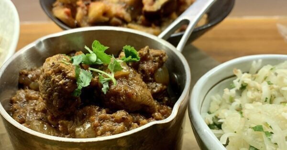 Colm Rice Lamb bhuna with pilaf rice and onion relish
