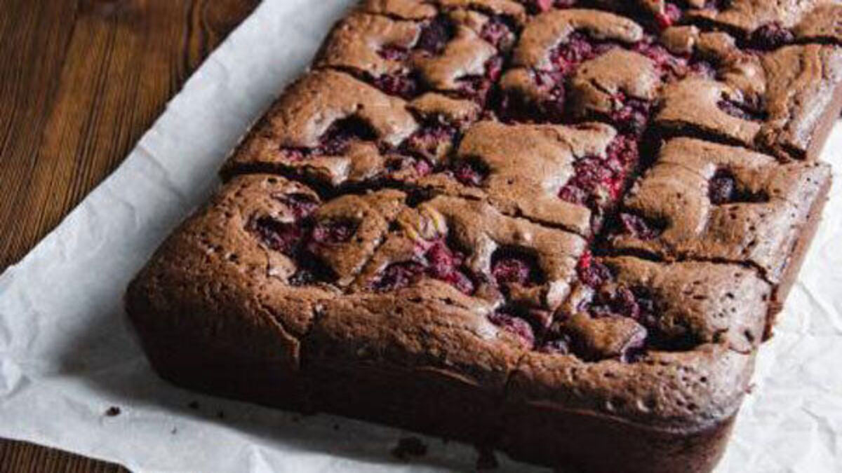 Raspberry chocolate tray bake