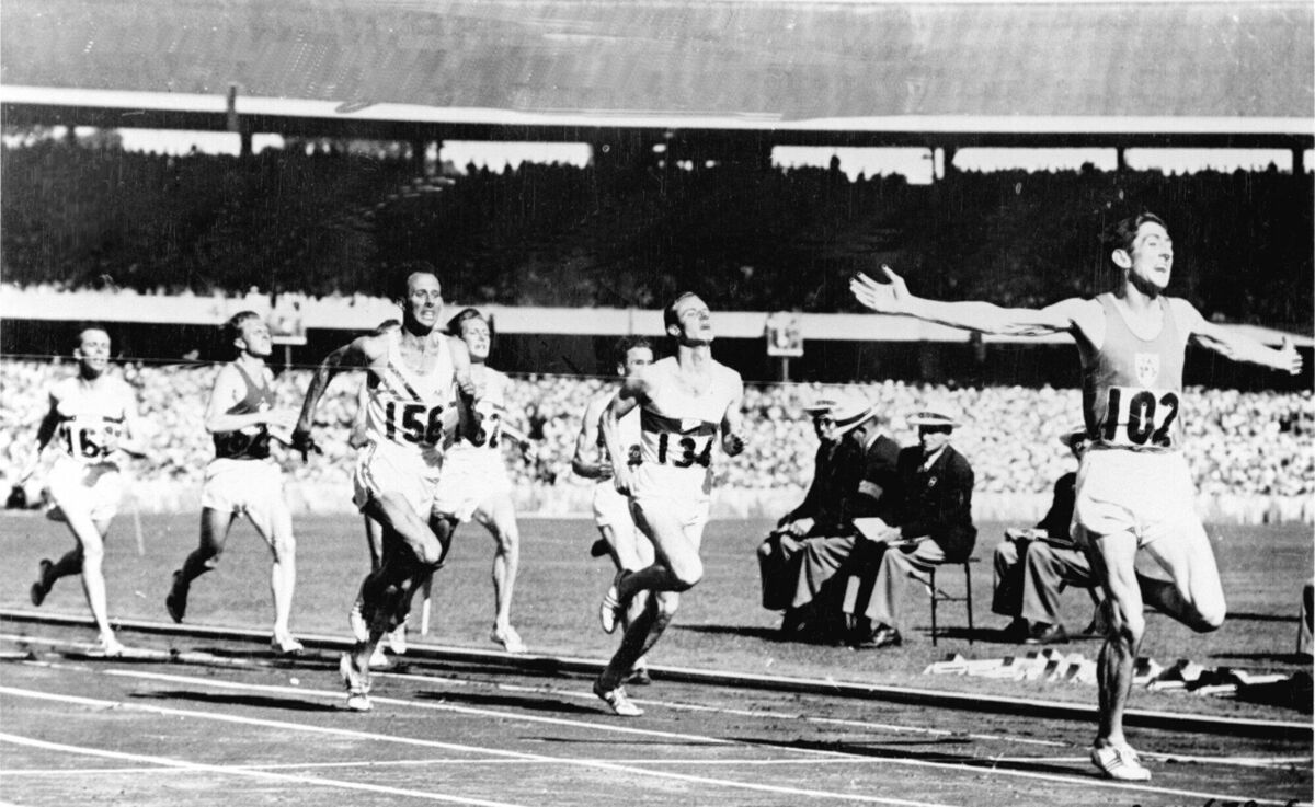 Ronnie Delaney wins gold in 1956. Picture: INPHO/Allsport 